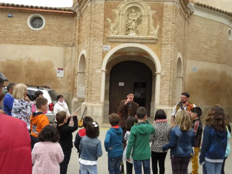 Espectáculo en calle: Aragón contado, cantado y pintado 1