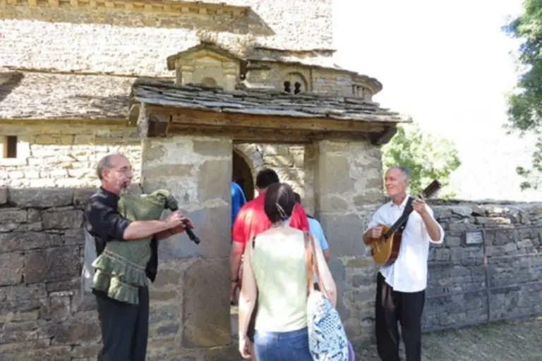 Imagen principal de "Aragón contado, cantado y pintado"